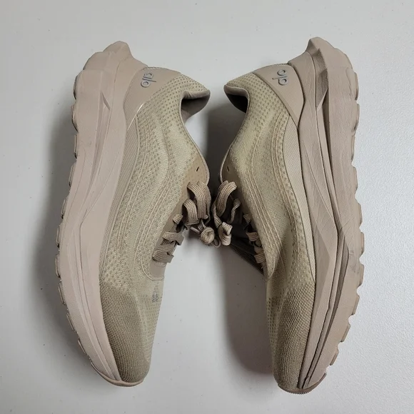 Alo Yoga Runner Sneakers Size Women's 9.
